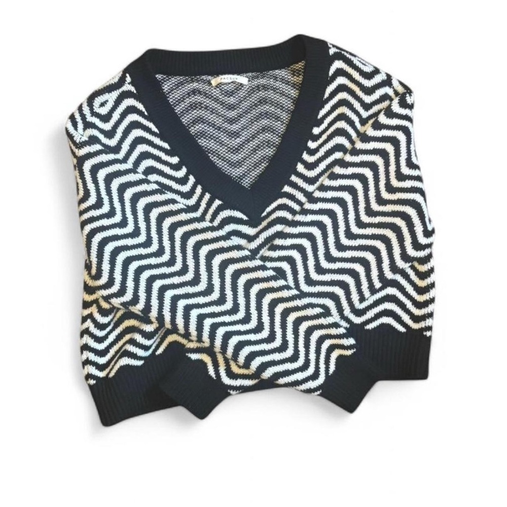PacSun Black and White V-Neck Sweater with Zigzag Pattern